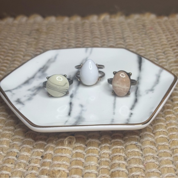 Set of Three Boho White Tan Faux Stone Rings Costume Jewelry Women’s Sizes 7 & 8 - Picture 1 of 16